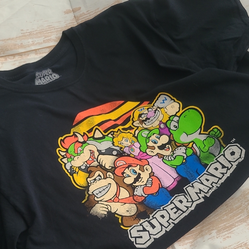Super Mario Brothers .. Large .. 100% cotton‎ ..